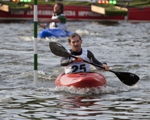 13-156-prague-riverside-cross-2014