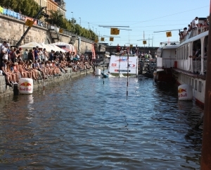 23-348-prague-riverside-cross-2016