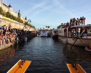 23-361-prague-riverside-cross-2016