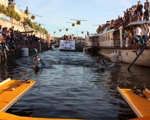 23-364-prague-riverside-cross-2016