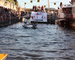 23-367-prague-riverside-cross-2016